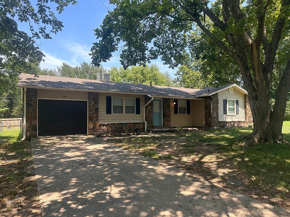 1st image of 810 Linda St