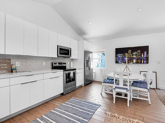 4th image of 798 Crandon Blvd APT 48-A
