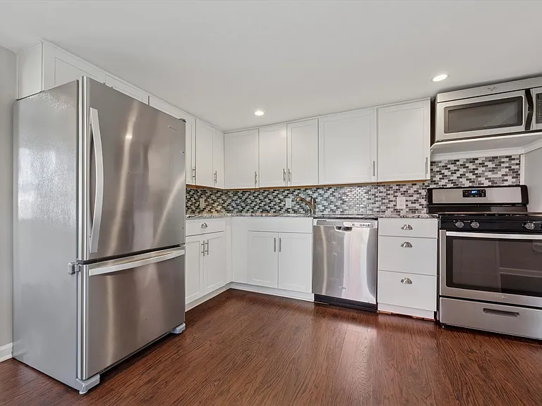509 E Barnard St — Photo 2