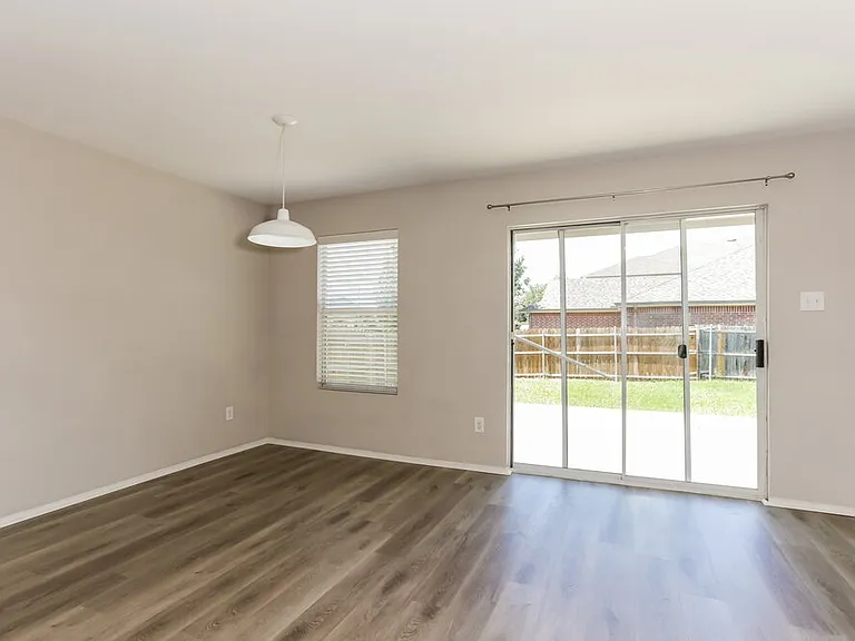 1303 Macaw Ct — Photo 5
