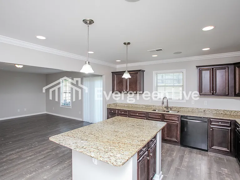 417 Riglaw Cir — Photo 6