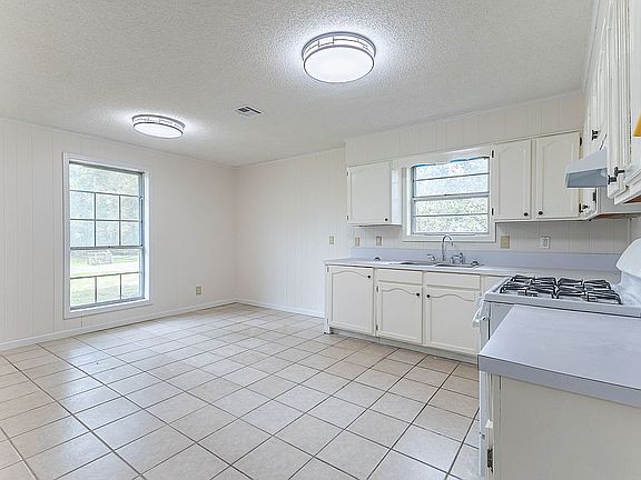 4th image of 289 Thompson Dr