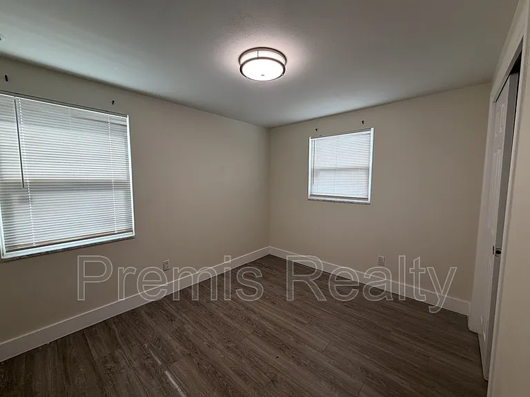 2028 N Betty Ln — Photo 9