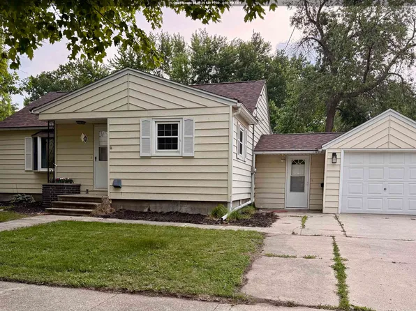 224 Buffalo St SW, Titonka, IA 50480