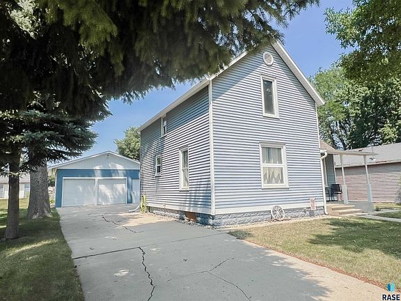 3rd image of 116 W Fletcher St