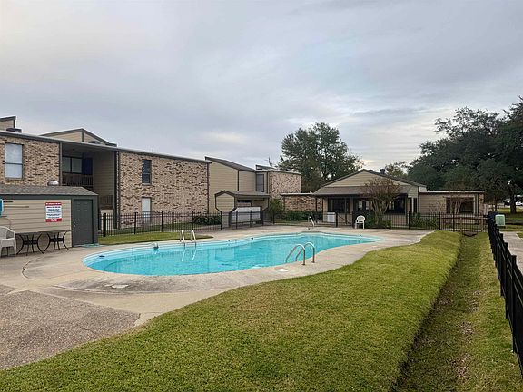3rd image of 1020 W McNeese St #3G