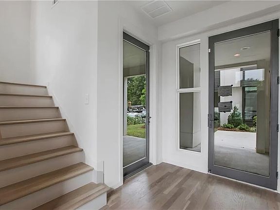 4th image of 211 Howell Dr SE #B