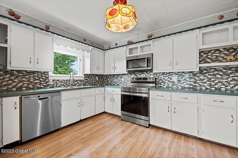 4th image of 38 Club House Drive