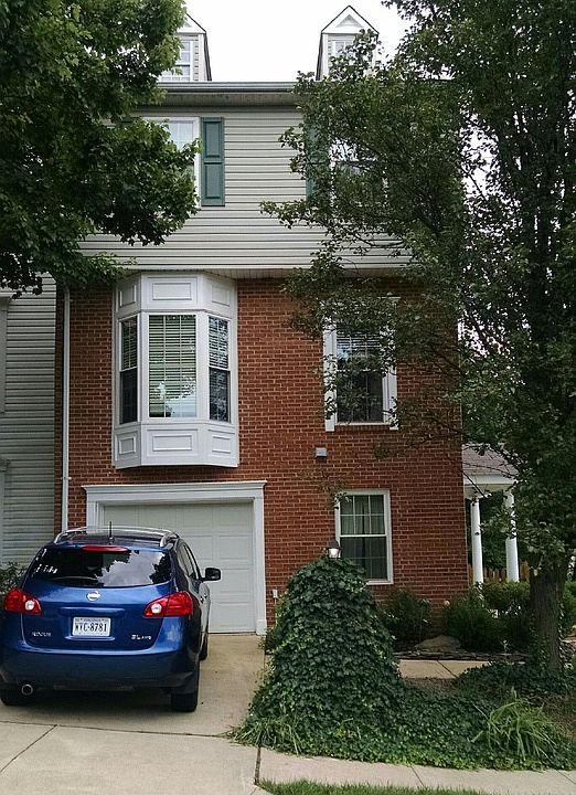 Front of Townhouse & Garage