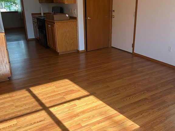 2nd image of 2031 Cascade Ave