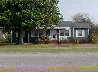 43 W Huggins St, Manning, SC 29102