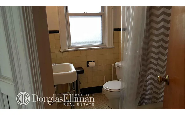 Rented by Douglas Elliman | media 22