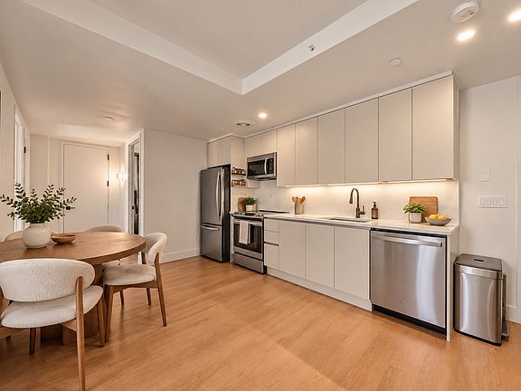 4th image of 130 Hope St APT 612