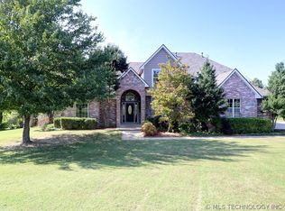 9955 E Shadowlake Ct, Claremore, OK 74017
