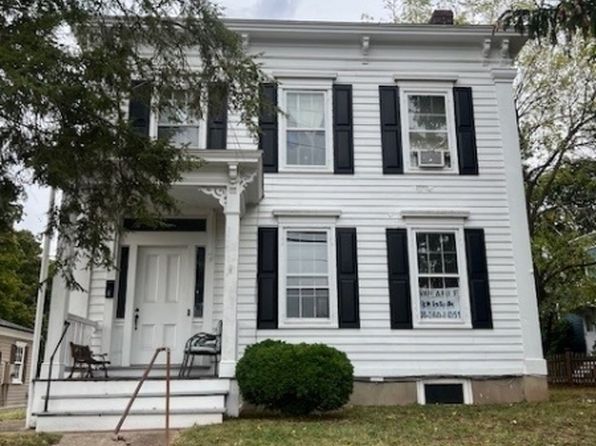 7 E Main St