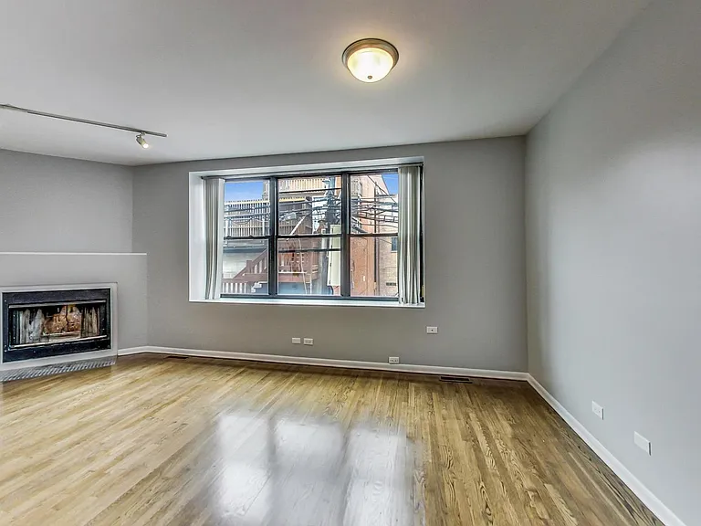2343 N Greenview Ave #102 — Photo 8
