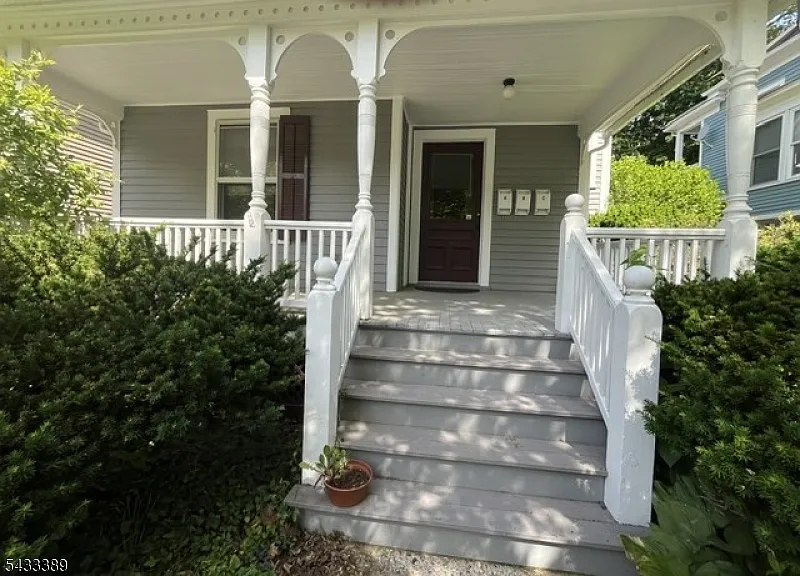 1 bed, 1.0 bath, $2,900 — Photo 2