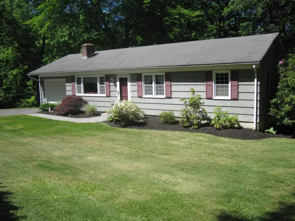 20 Mist Hill Dr, Brookfield, CT 06804