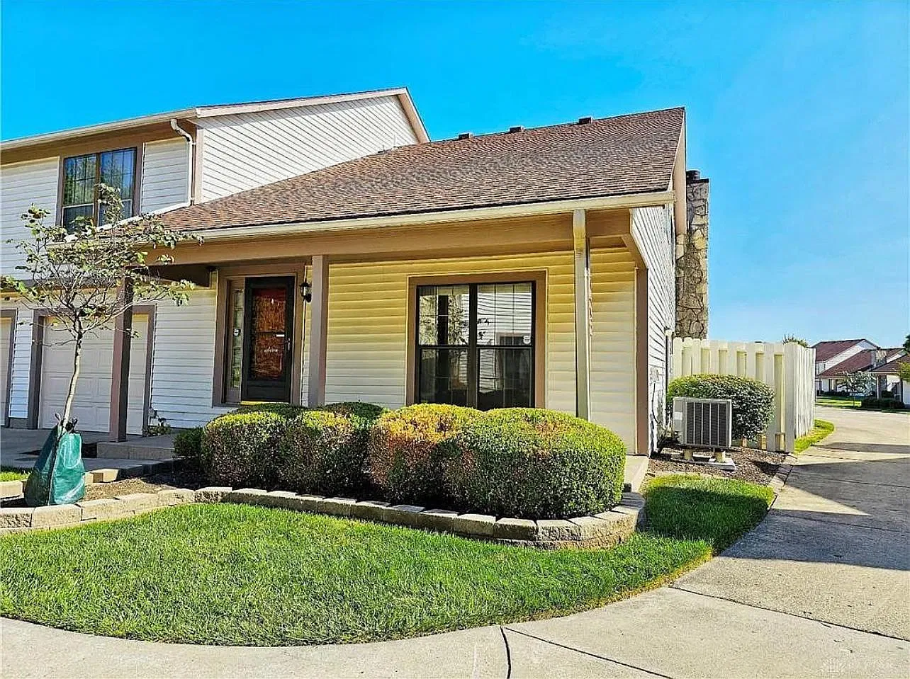 1492 Sanzon Dr — Photo 2