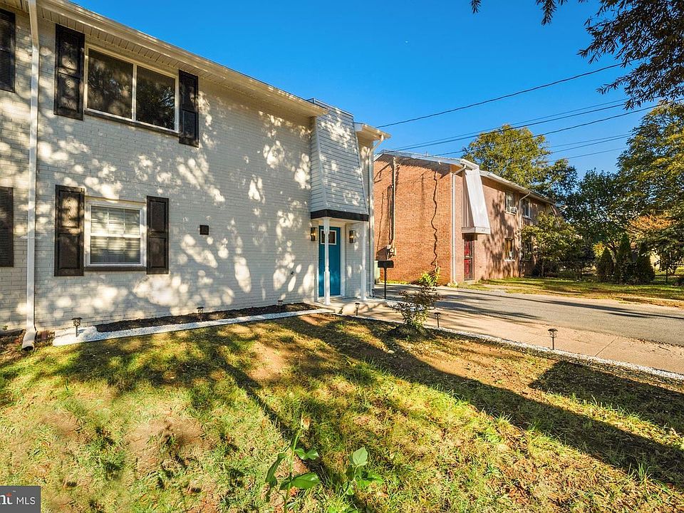 1st image of 4609 S Dakota Ave NE