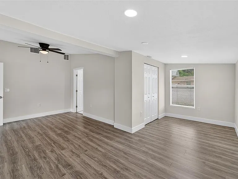 2525 W Beach St — Photo 31