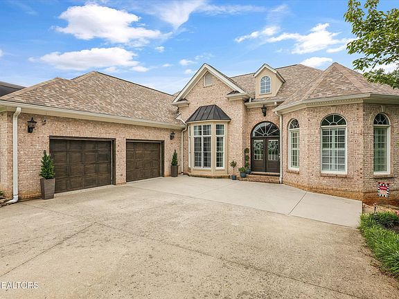 2nd image of 430 Oak Chase Blvd