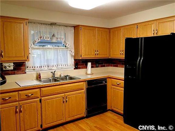 5th image of 7637 Admiral Dr