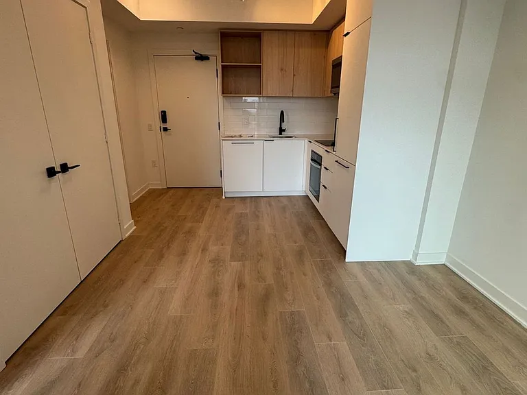 1185 Dupont St #604 — Photo 5