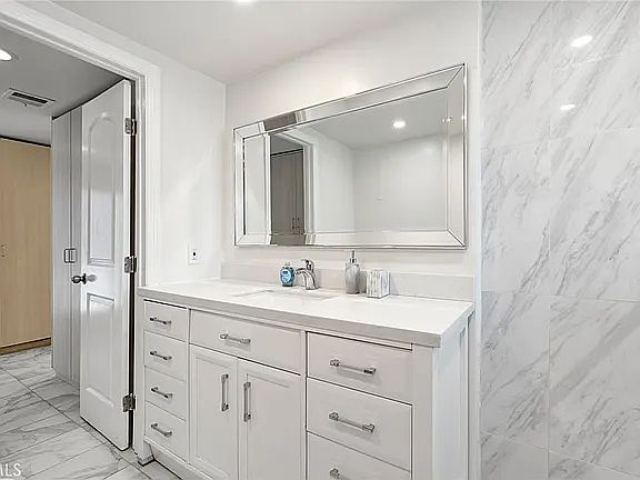 3rd image of 2028 E Cienega Ave