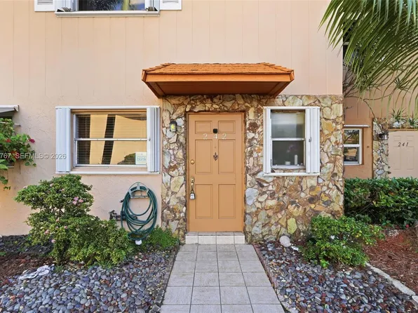 450 SE 7th St APT 242, Dania Beach, FL 33004