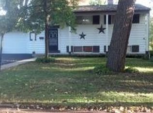 518 E Bradshaw St, Dixon, IL 61021