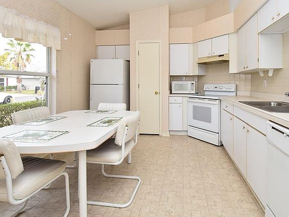 3rd image of 29338 Zeller Ave
