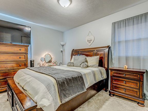 2nd image of 1126 Gilbert Ln