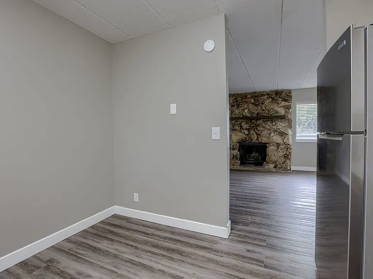 Meadowlark Apts — Photo 25