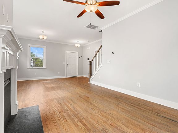5th image of 117 Dunstan Ave