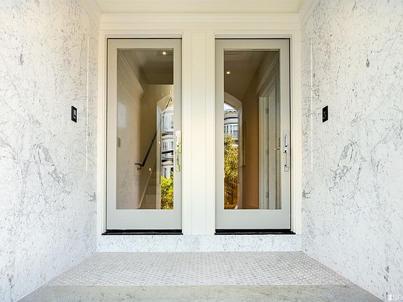 4th image of 924 Stanyan St