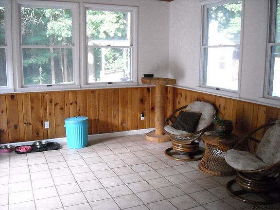5th image of 10 Wineberry Ln