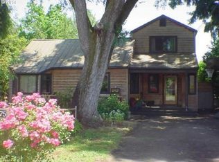 1075 Fairway Dr, Eugene, OR 97404