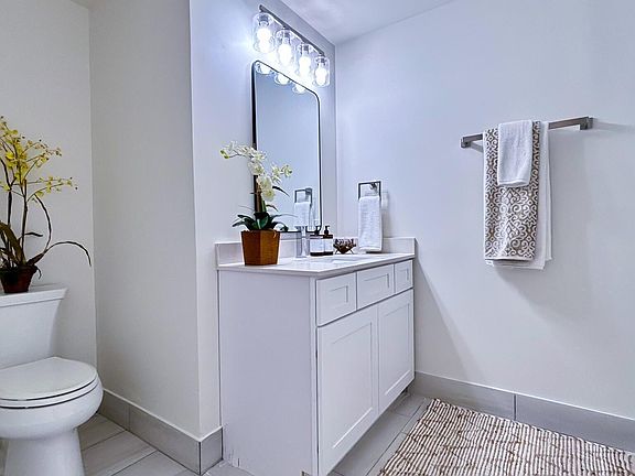 4th image of 129 Sugarfoot Way #400