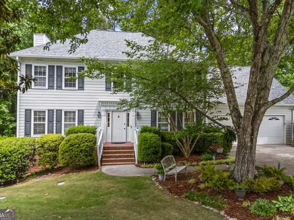 1172 Melton Dr, Lilburn, GA 30047