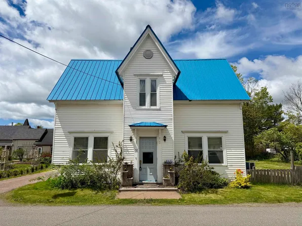 31 Chapel St, Parrsboro, NS B0M 1S0