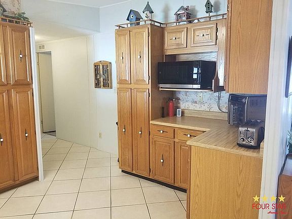 4th image of 4803 10th St E #124