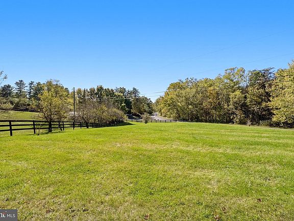 4th image of 1564 Perry Rd