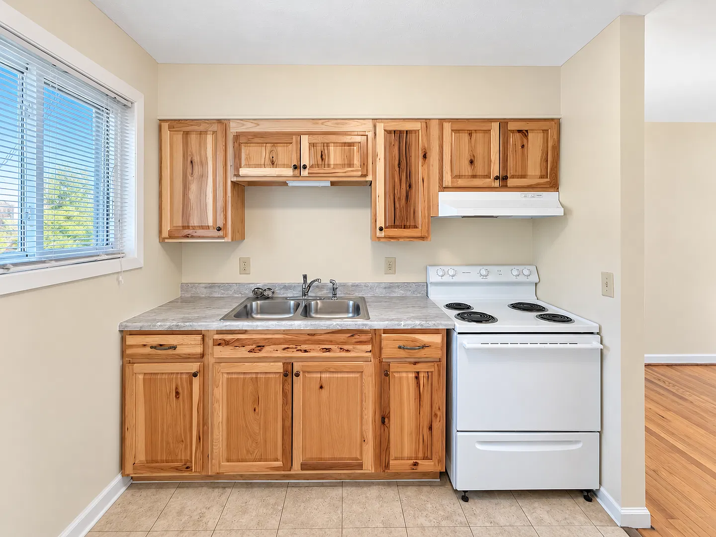 Updated Apartment for Rent — Photo 2
