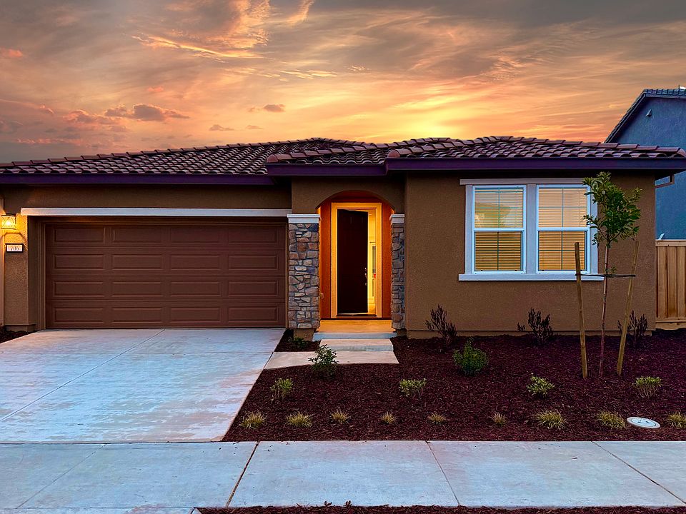1st image of 706 Estancia St
