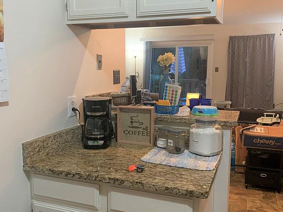 5th image of 211 Mayfair Pl