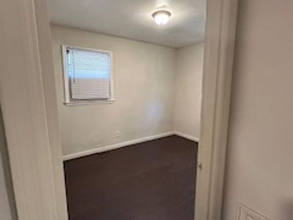 3rd image of 536 Franklin St