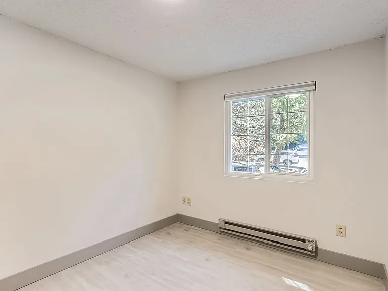 205 SW Clark St #C2 — Photo 5