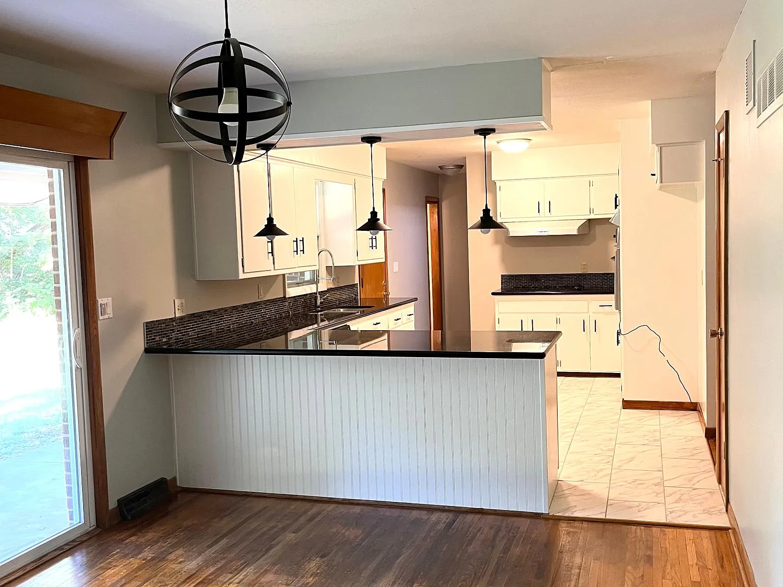 3 bed, 2463 sqft, $1,850 — Photo 2