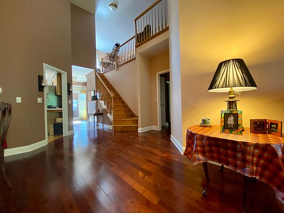 3rd image of 2065 Glenlake Dr
